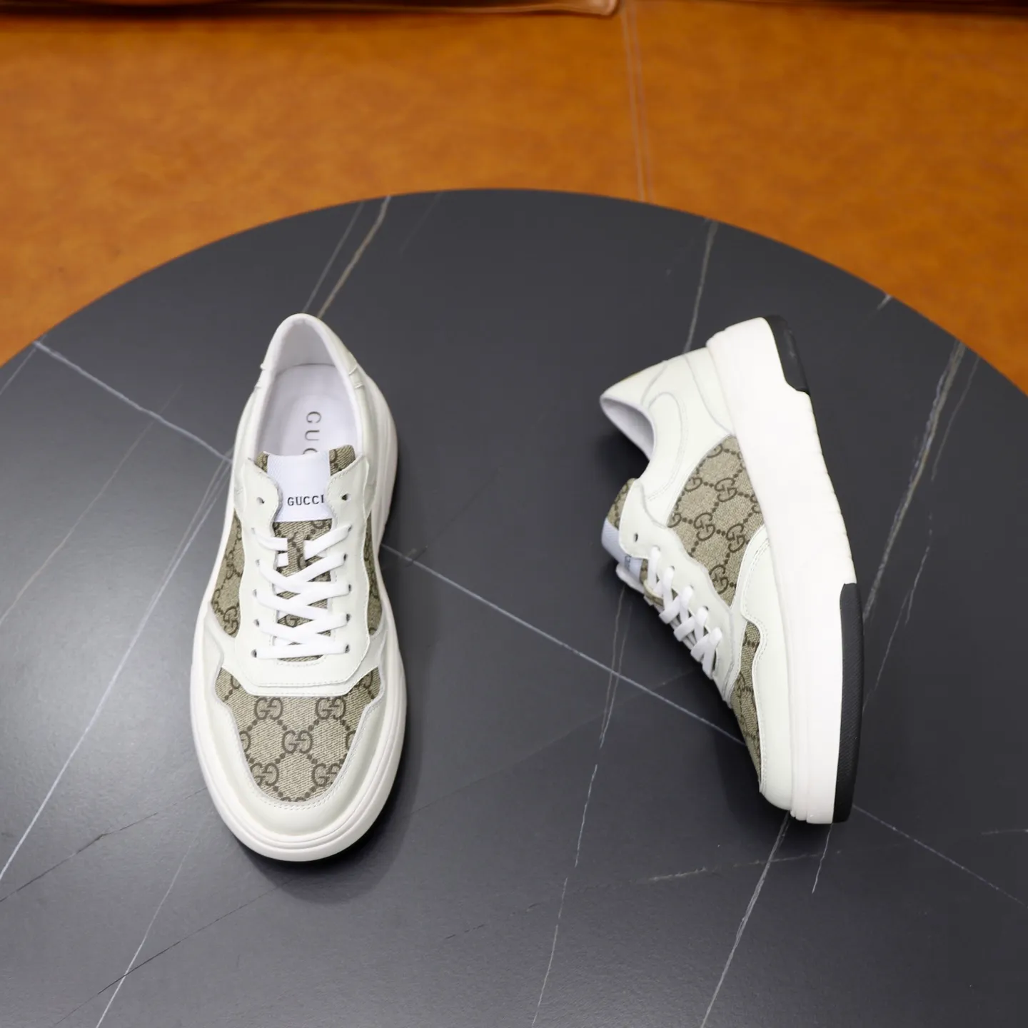 Men's shoes 💰440💰🙅‍♂️🙅‍♂️🙅‍♂️ Brand: GUCCI Standard code: 38–44 (45 can be customized) Grade: Same as the official website Material: Original cowhide fabric Comfortable pigskin lining Lightweight and wear-resistant outsole Style category: Men's fashionable casual shoes and boots Running sneakers Distinguished luxury brand elements Top luxury color: actual picture color